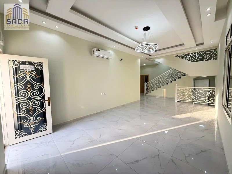 فيلا بتصميم كلاسيكي للإيجار في منطقة الياسمين على شارع رئيسي.63722360393091111