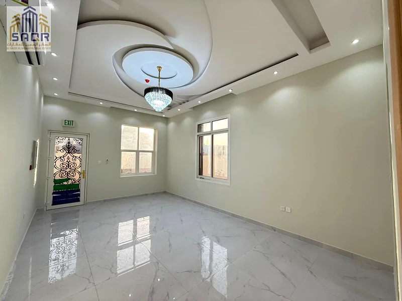 فيلا بتصميم كلاسيكي للإيجار في منطقة الياسمين على شارع رئيسي.63722360393091113