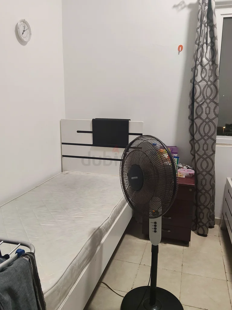بالقرب من مترو الحديقة، متوفر سرير لشخص واحد،63797914155906111