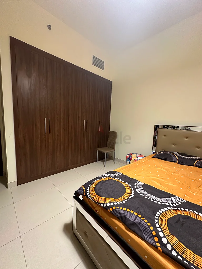 غرفة خاصة مفروشة بالكامل - جاهزة للانتقال - غرفة معيشة ومطبخ وشرفة مشتركة63797802622849111