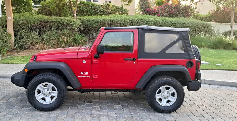 2007 جيب رانجلر مزودًا بمحرك أوتوماتيكي سعة 3.8 لتر V6، إطارات جديدة بالكامل وبطارية جديدة بحالة ممتازة63699024360577111