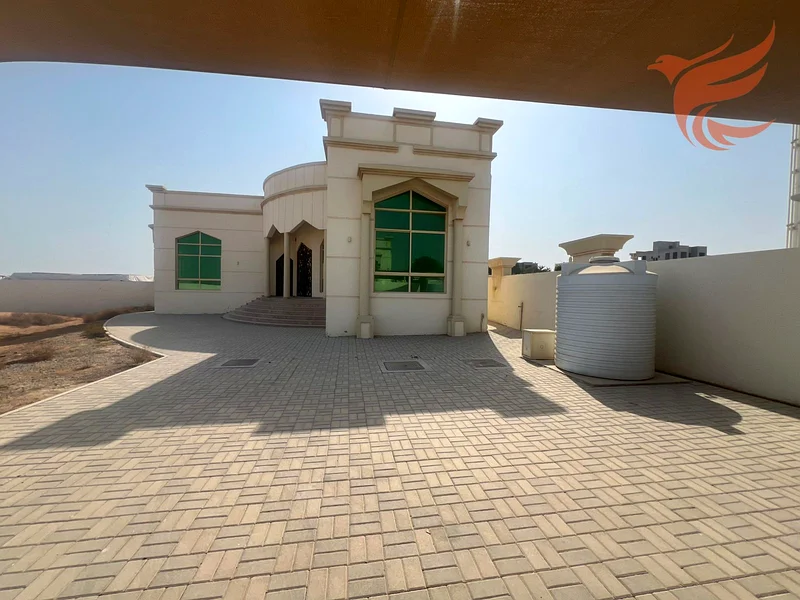 فيلا بمساحة واسعة مكونة من غرفتي نوم للإيجار في الرفاع بسعر 50 ألف درهم63813642074881110