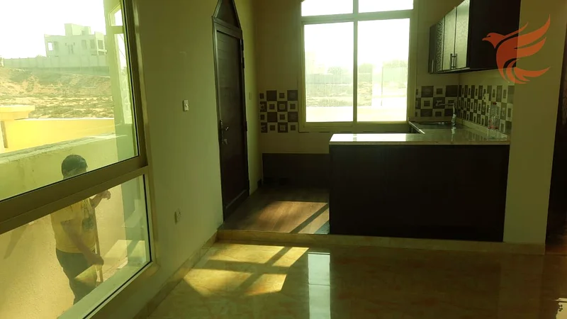 فيلا بمساحة واسعة مكونة من غرفتي نوم للإيجار في الرفاع بسعر 50 ألف درهم63813642074881112