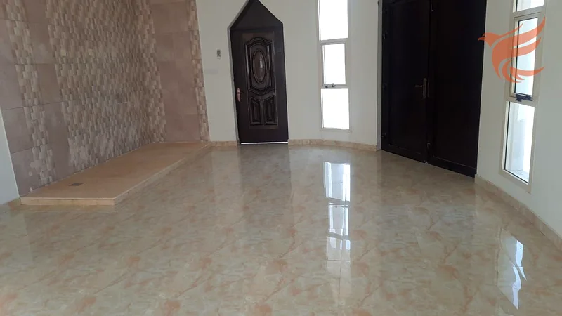 فيلا بمساحة واسعة مكونة من غرفتي نوم للإيجار في الرفاع بسعر 50 ألف درهم63813642074881113