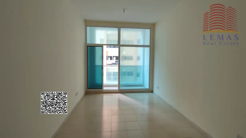 شقة مكونة من غرفتين وصالة للبيع نقدًا، بإطلالة جزئية على المدينة، ومطبخ مفتوح63890251699713111