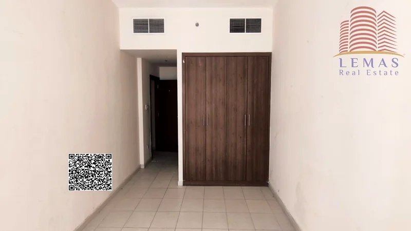 شقة مكونة من غرفتين وصالة للبيع نقدًا، بإطلالة جزئية على المدينة، ومطبخ مفتوح63890251699713112