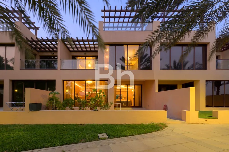 Lake Views | Upgraded | Vacant | Exclusive63918088118146111