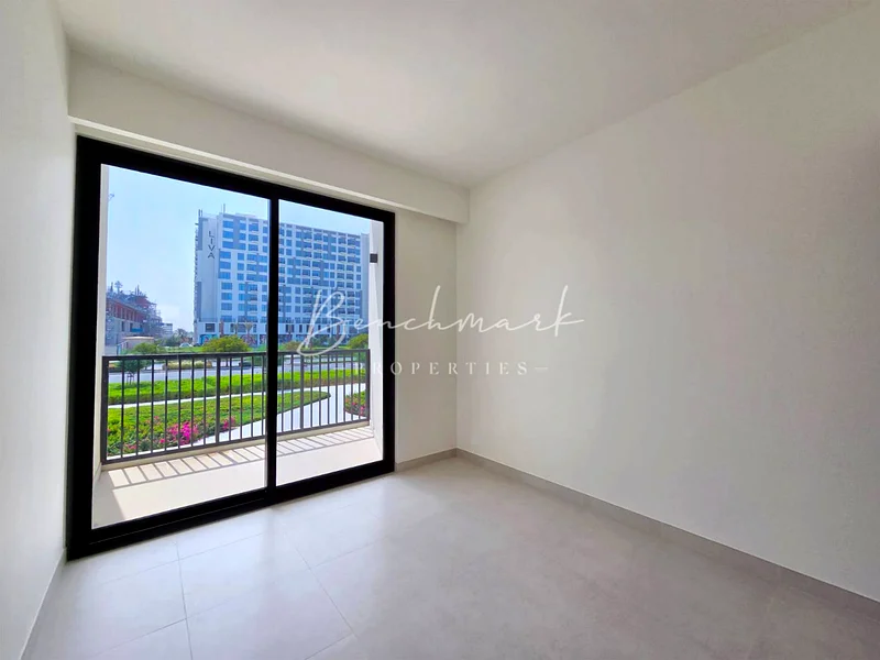 Single Row | Road Facing | Bright Interiors63737547211266113