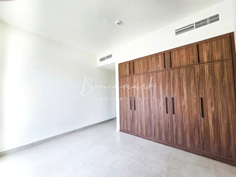 Single Row | Road Facing | Bright Interiors63737547211266112