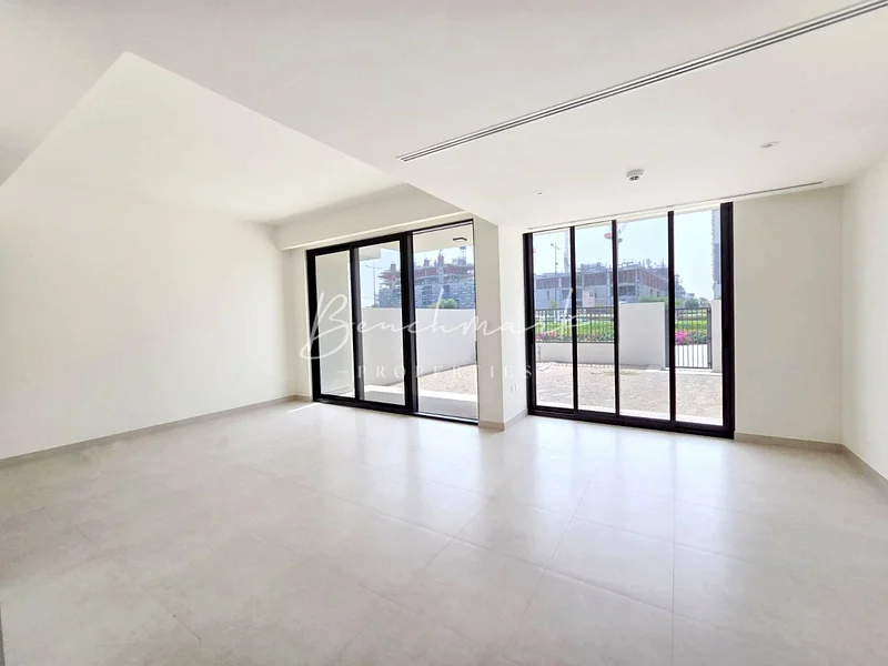 Single Row | Road Facing | Bright Interiors63737547211266114
