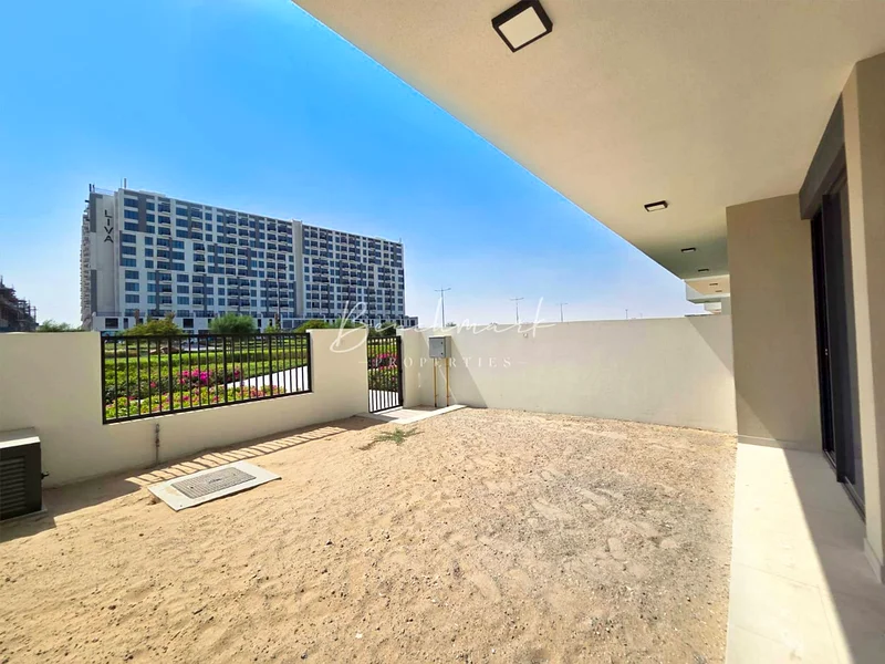 Single Row | Road Facing | Bright Interiors63737547211266111