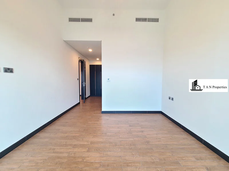 Luxurious Living | Huge Layout | With 3 Balcony |63767749060225113