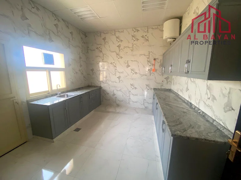 الراحة والأسلوب: فيلا بـ 4 غرف نوم رئيسية للعائلات الحديثة63813642066179113