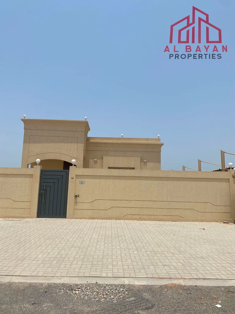 الراحة والأسلوب: فيلا بـ 4 غرف نوم رئيسية للعائلات الحديثة63813642066179111