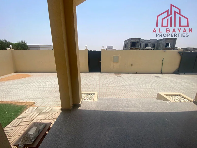 الراحة والأسلوب: فيلا بـ 4 غرف نوم رئيسية للعائلات الحديثة63813642066179112