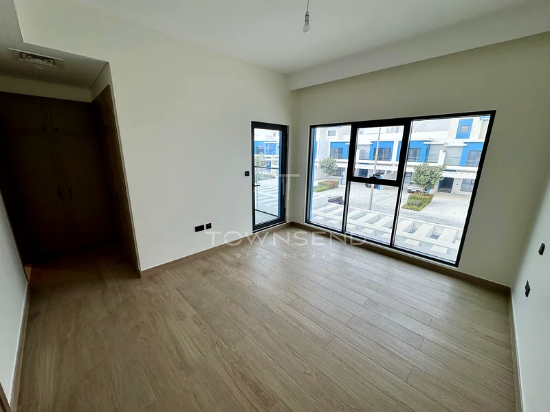 الانتقال الآن | غير مفروش | جديد بالكامل63725736137474110