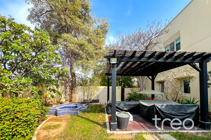 Corner | Upgraded | Pool | Vacant soon63726205891457112