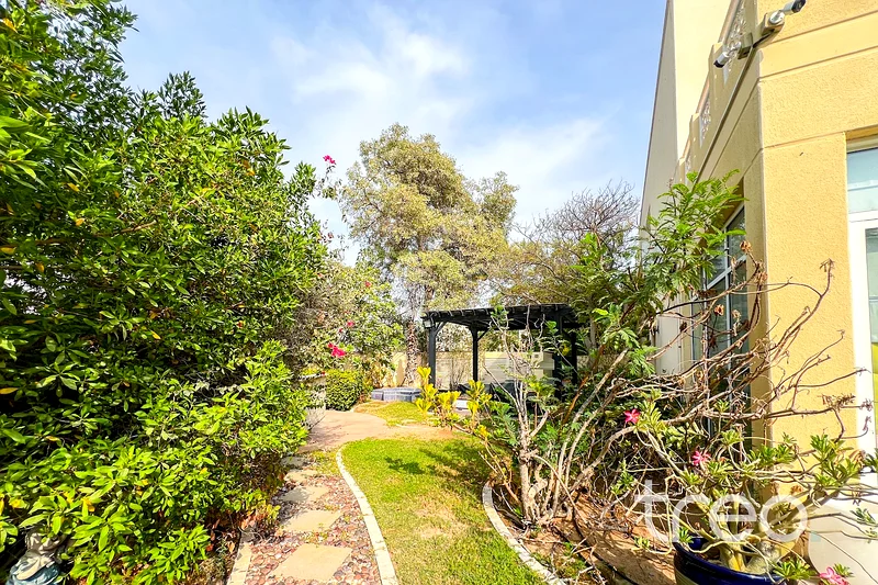 Corner | Upgraded | Pool | Vacant soon63726205891457113