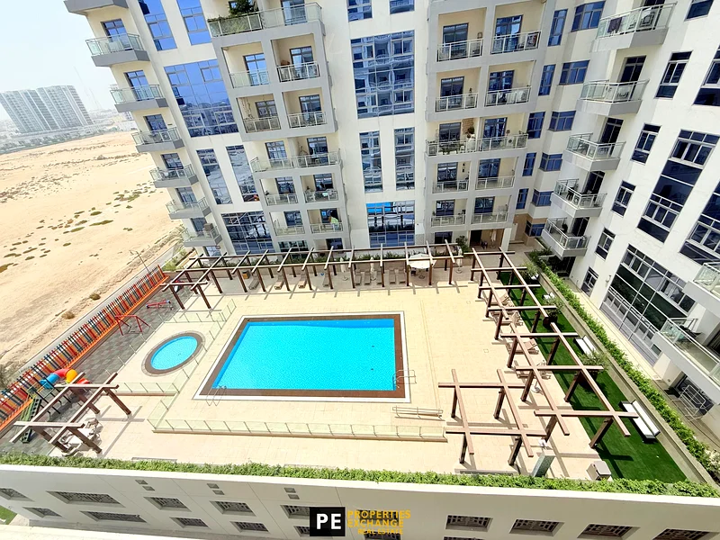 جديد بالكامل | بالقرب من المترو | طابق متوسط | إطلالة على المسبح63763098306817110