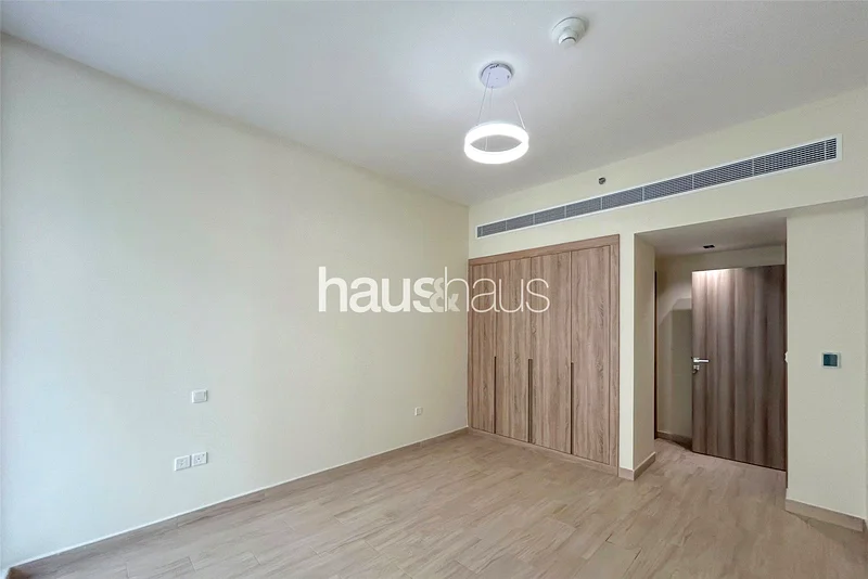 شاغرة | جديدة بالكامل | واسعة | غير مفروشة63729499584259113