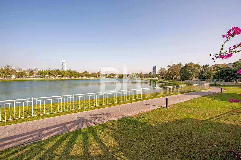 أفضل إطلالة على البحيرة | فيلا شاغرة مكونة من 5 غرف نوم وأكثر مع ترقيات63917562851714111