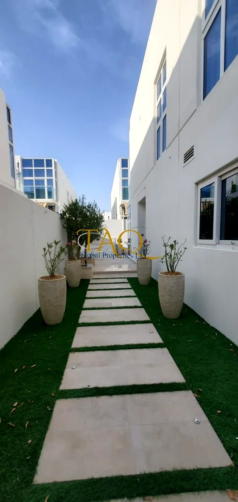 CORNER FURNISHED 3BR+MAID TOWNHOUSE IN GATED COMMUNITY63748376633347110