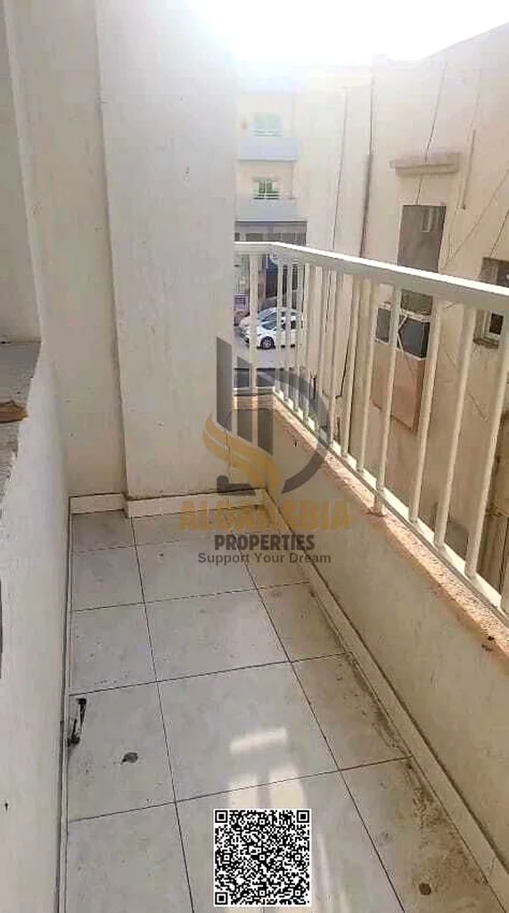 شقة للإيجار في الروضة 3 - بالقرب من شارع خليفة63719051616387113