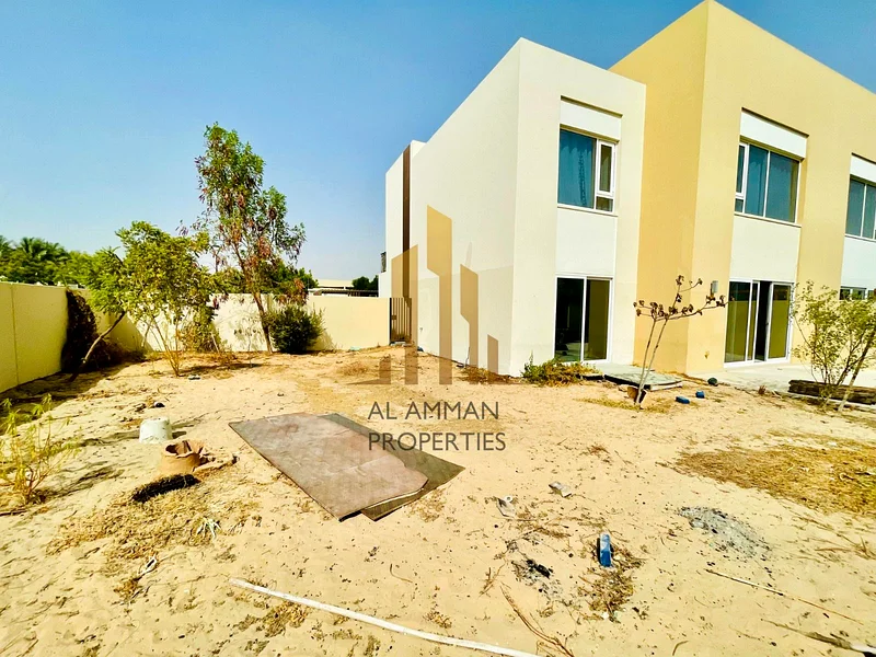 وحدة الزاوية الأكبر مع الحدائق الأمامية ومرافقها63806419403394114