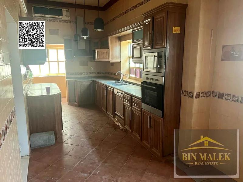 5 bedroom villa // prime location // close to sheikh ammar road //  close to all facilities //63879018606210114