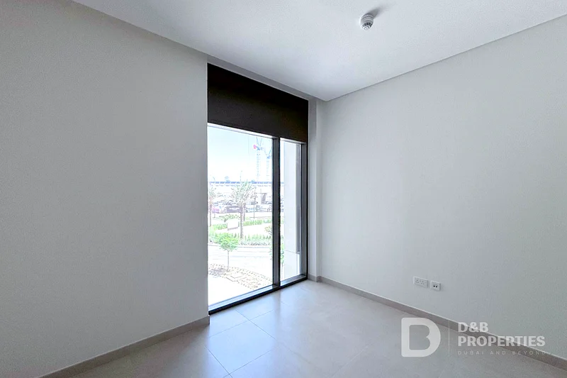 جديد بالكامل | عائد استثماري مرتفع | موقع متميز | طابق ميزانين64025804475138114