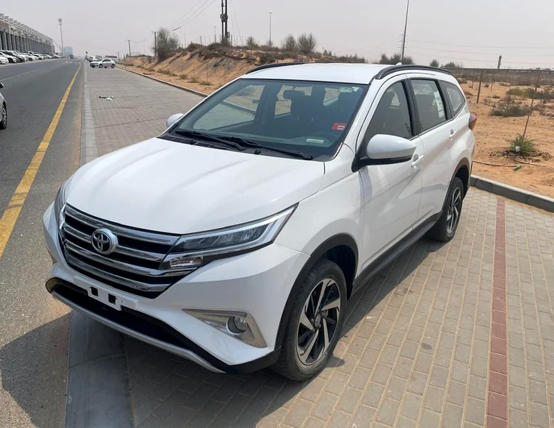 TOYOTA  RUSH  GCC  7 PASSENGERS63699049201410110