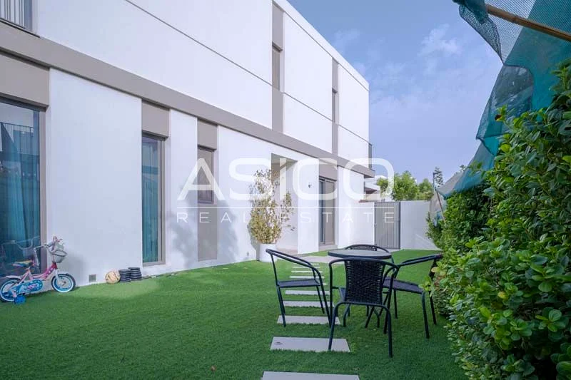 تاون هاوس مفروش من 4 غرف نوم مع حديقة خاصة63930282604033110