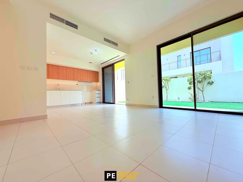 VACANT | NEAR POOL | HUGE LAYOUT63805884583811114