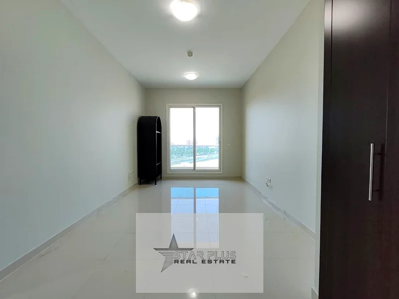 VERY SPACIOUS 2 BEDROOM APARTMENT AT THE MAIN LOCATION READY TO MOVE. WITH PARKING63730149686531114