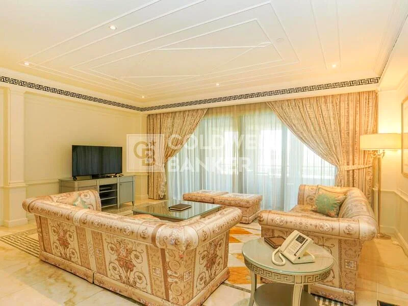أفضل وحدة من غرفتي نوم مع إطلالة على الجدول | مفروشة بالكامل بعلامة فيرساتشي63967881213825112