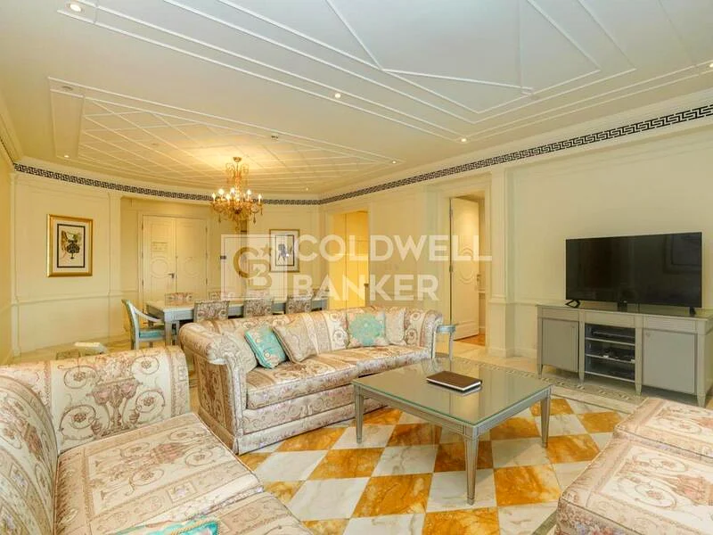 أفضل وحدة من غرفتي نوم مع إطلالة على الجدول | مفروشة بالكامل بعلامة فيرساتشي63967881213825110