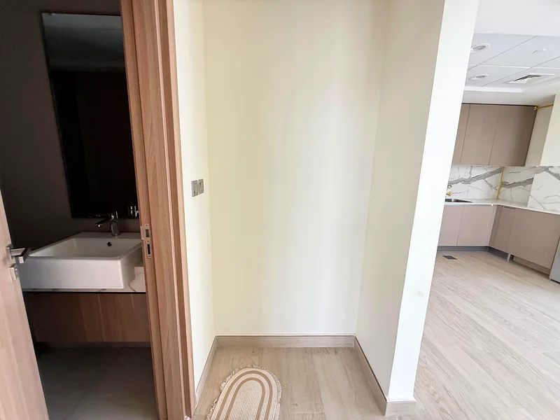 CORNER UNIT // CHILLER FREE & FITTED KITCHEN // 1 BR APARTMENT WITH CONVENIENT63802335096707114