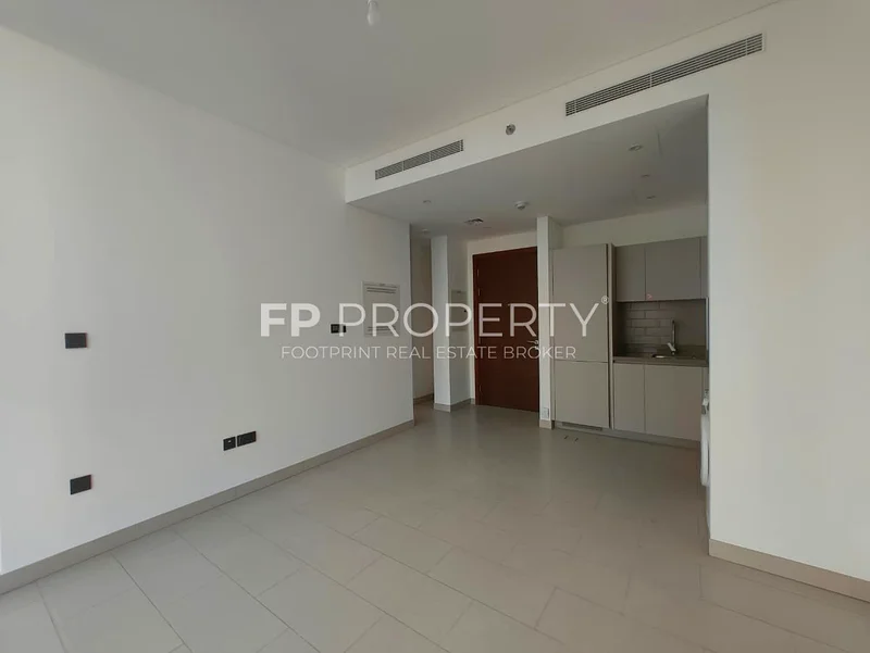 TOP FLOOR | LUXURY | Ready To Move63757760349059110