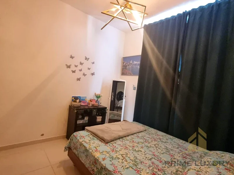 Middle Unit | Fully Furnished | Spacious | Vacant63748000164097113