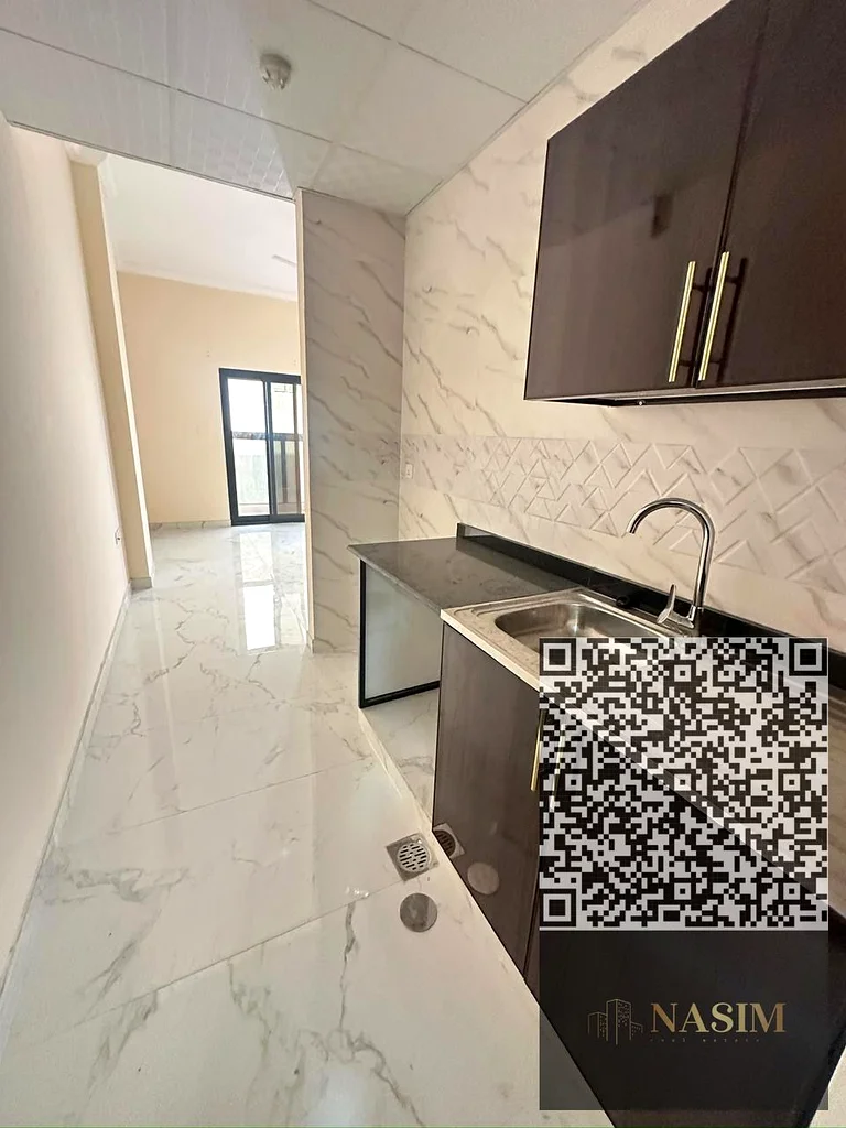 شقة سنوية للإيجار مع مطبخ شبه منفصل وشرفة في الجرف الصناعي 2، عجمان.63809391897473111