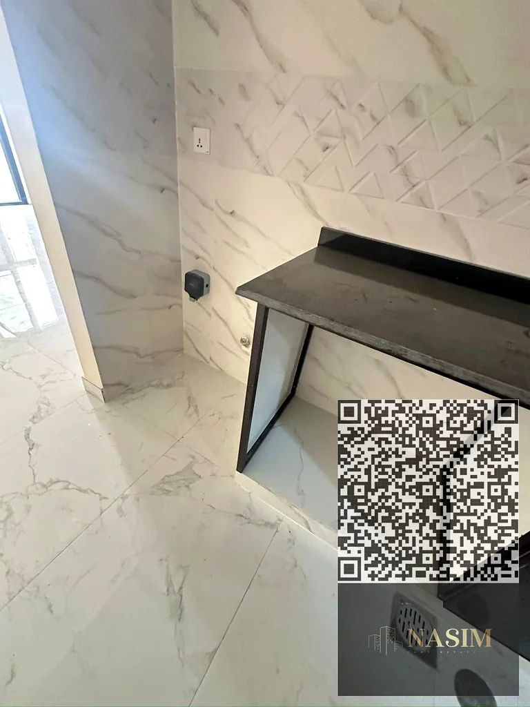 شقة سنوية للإيجار مع مطبخ شبه منفصل وشرفة في الجرف الصناعي 2، عجمان.63809391897473110