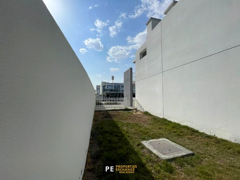 Corner unit | Single Row | Spacious | Unfurnished63741526407810114