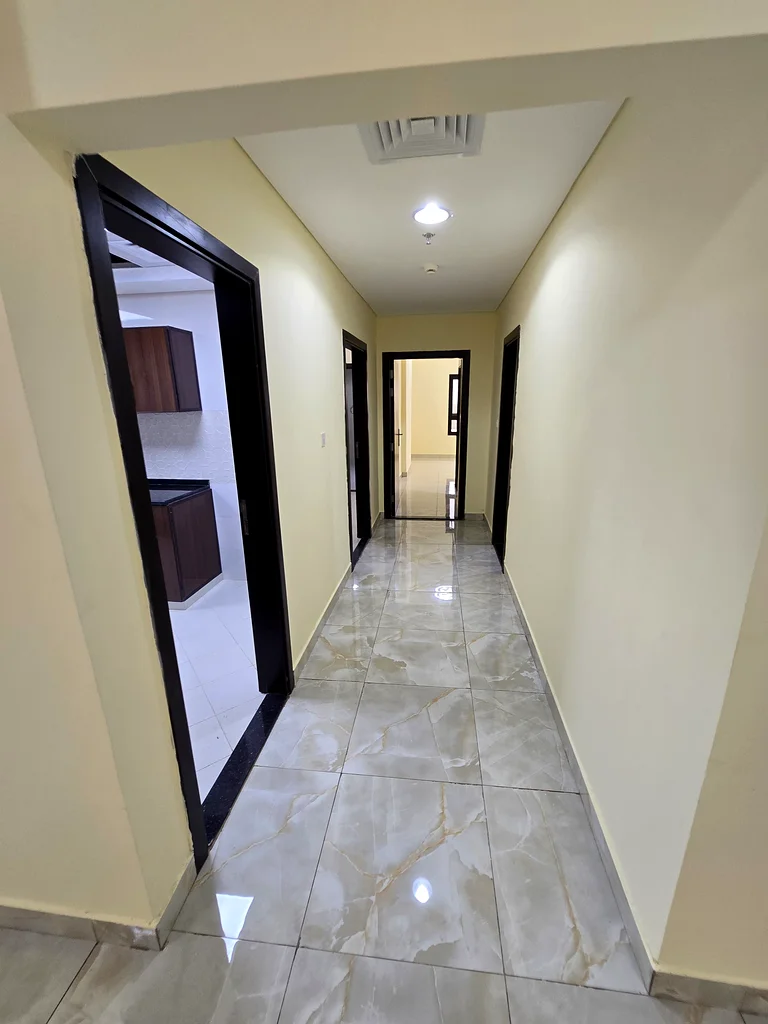 🏢 مبنى جديد – أول مستأجر للإيجار السنوي في عجمان 🏢📍 الموقع: شارع الشيخ محمد بن زايد – منطقة الحيل ✨ المواصفات: شقة من غرفتي نوم63711251068547112