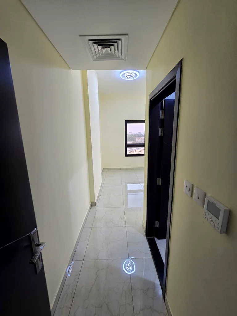🏢 مبنى جديد – أول مستأجر للإيجار السنوي في عجمان 🏢📍 الموقع: شارع الشيخ محمد بن زايد – منطقة الحيل ✨ المواصفات: شقة من غرفتي نوم63711251068547113