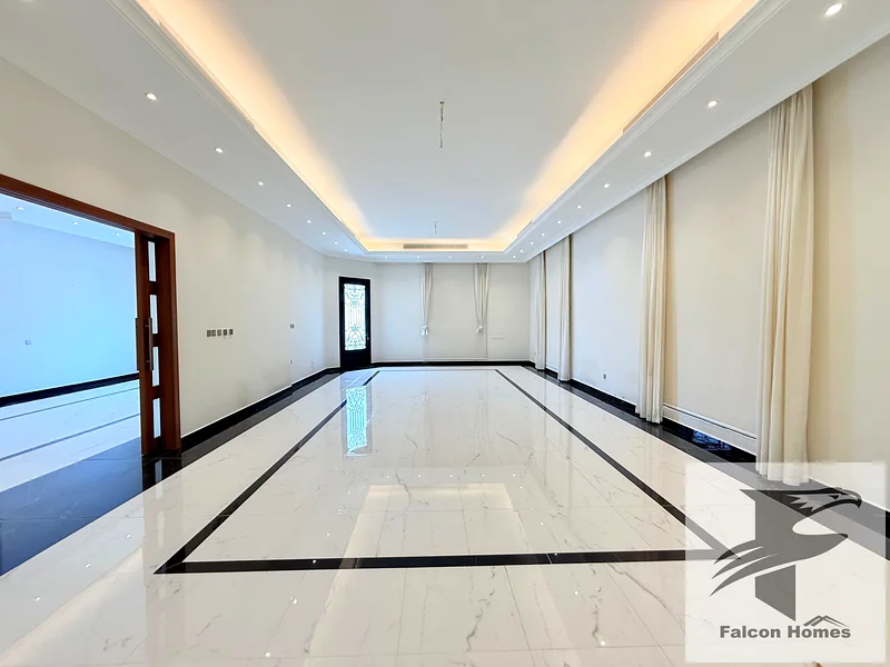 فيلا واسعة بـ 5 غرف نوم مع مجلس وحديقة63724981284867113