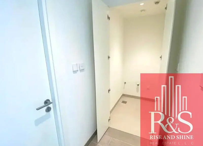 مبنى أوركيد 2، في قلب ميناء دبي كريك الحيوي.63760309970561112
