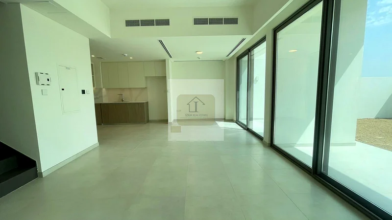 3 غرف نوم بالإضافة إلى غرفة الخادمة || تطل على الحديقة || موقع متميز63732207725826110