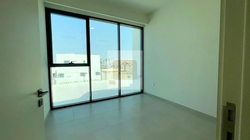 3 غرف نوم بالإضافة إلى غرفة الخادمة || تطل على الحديقة || موقع متميز63732207725826111