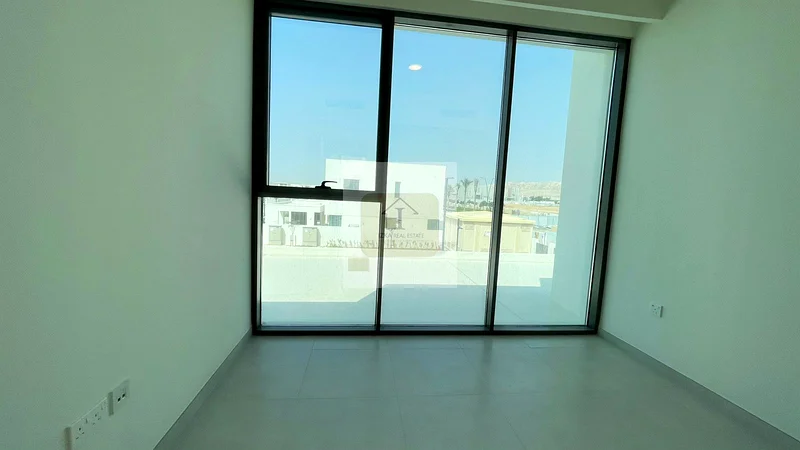 3 غرف نوم بالإضافة إلى غرفة الخادمة || تطل على الحديقة || موقع متميز63732207725826112