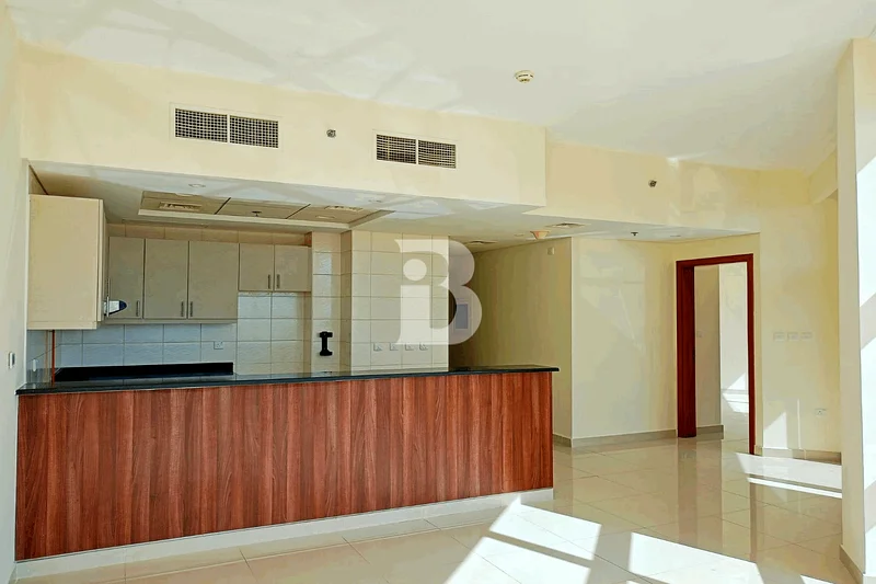 إيجار عاجل | شقة واسعة | نوافذ زجاجية بالكامل63799234232707111